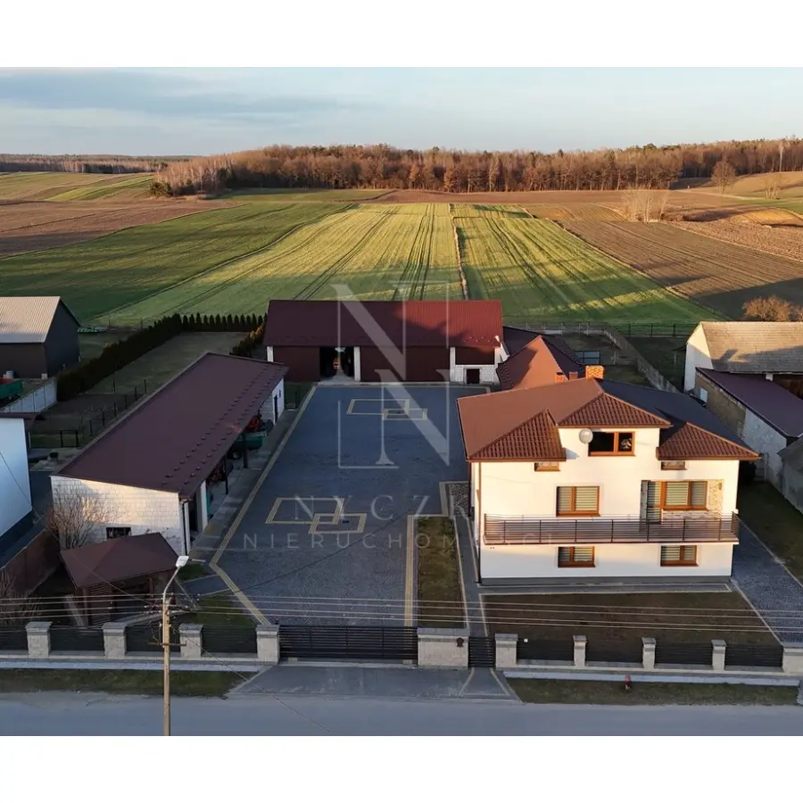 świętokrzyskie, Opatowski, Ożarów, Julianów, Wyremontowany dom/budynki gospodarcze